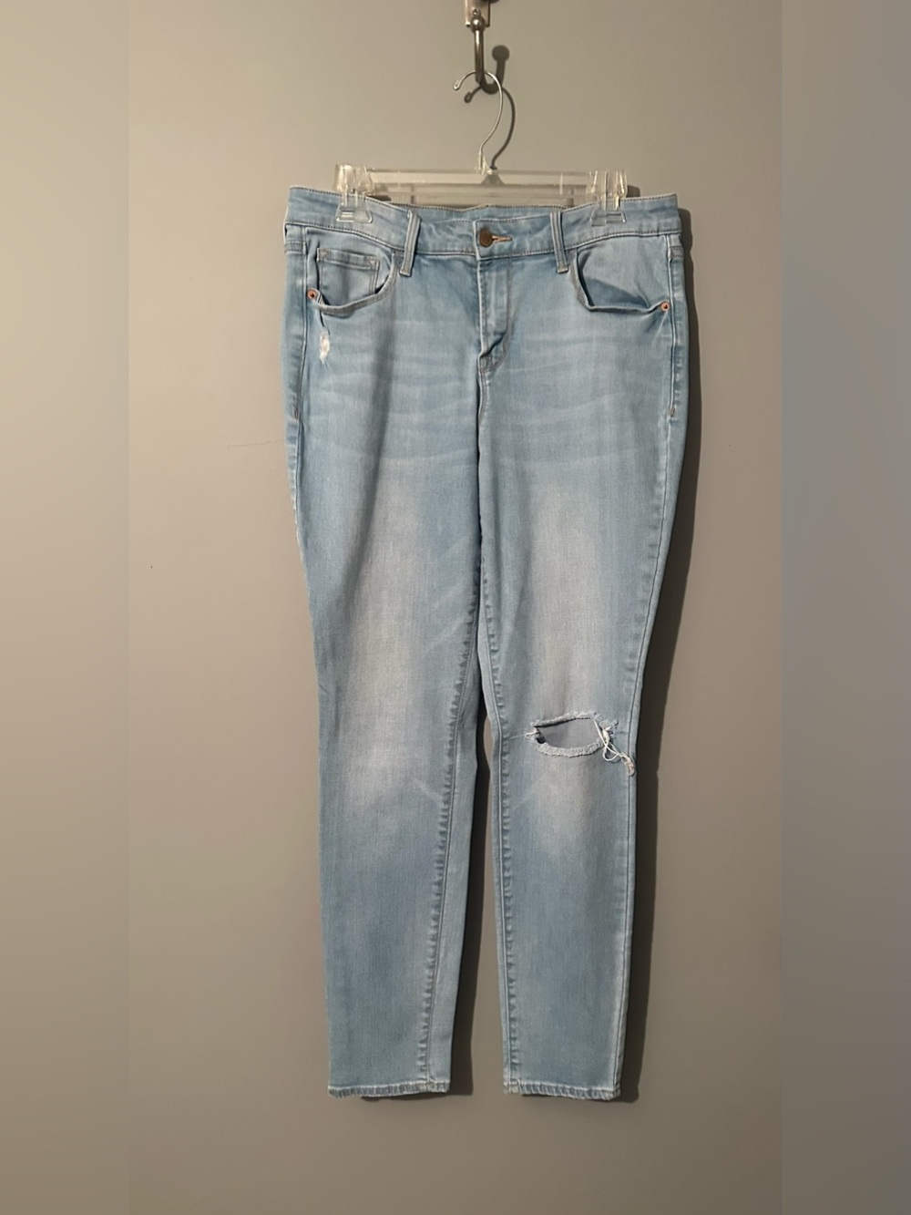 Old Navy Distressed Mid-Rise Rockstar Skinny Jeans in Light Blue Denim